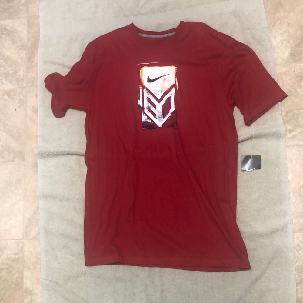 Nike Men's Maroon Graphic Tee